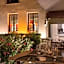 Hotel Aux Vieux Remparts, The Originals Relais (Relais du Silence)