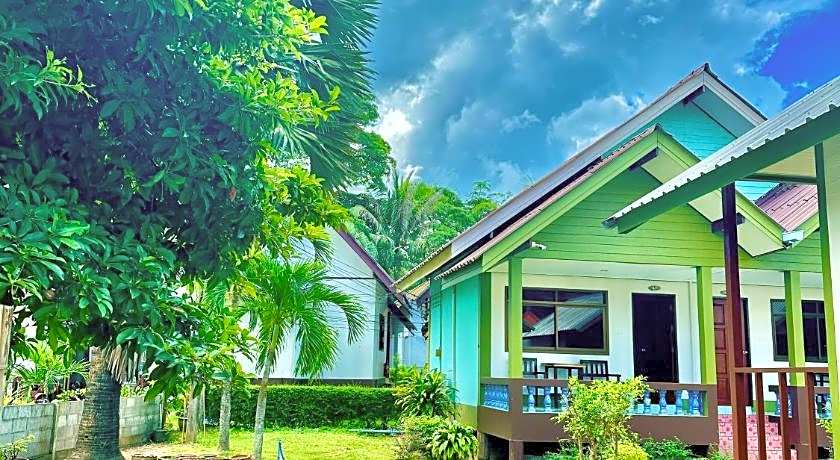 Lanta L.D. Beach Bungalows