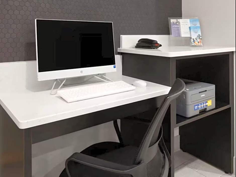Holiday Inn Express And Suites Washington DC Noma By IHG