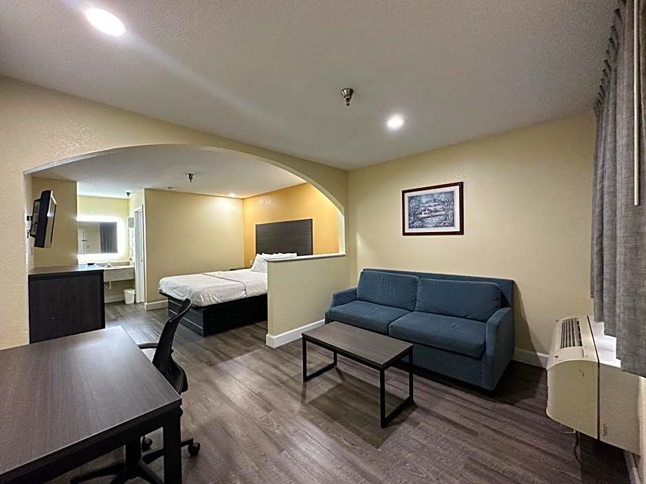 Rodeway Inn & Suites Hwy 290 Nw