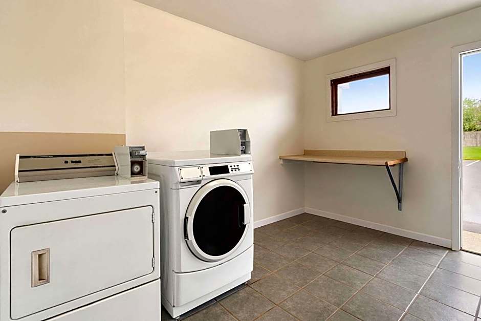 Days Inn by Wyndham Middletown/Newport Area