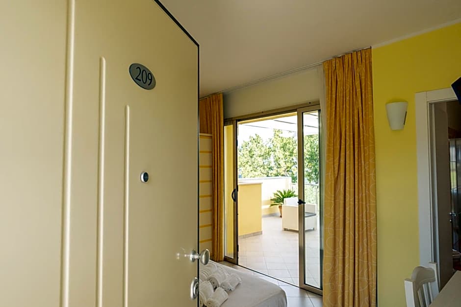 Hotel Baia Di Trainiti