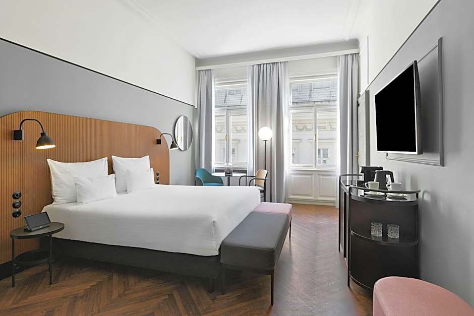 Photo 1 of 7 of Superior 1 Queen Bed
