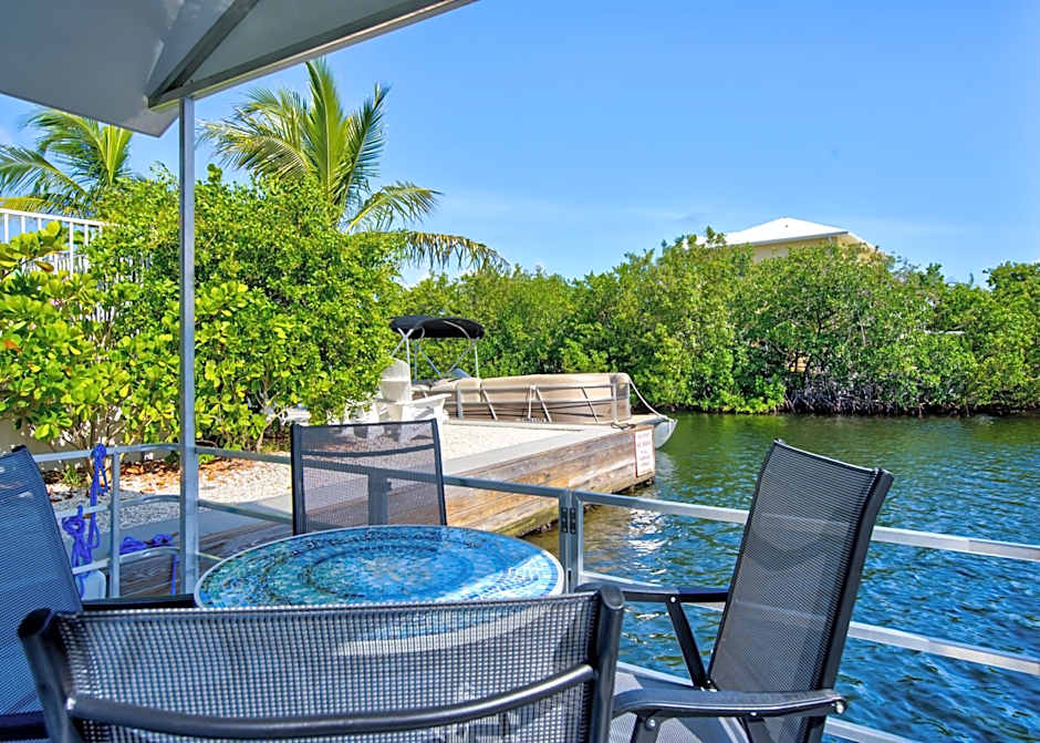 Aqua Lodges at Coconut Cay Rv and Marina