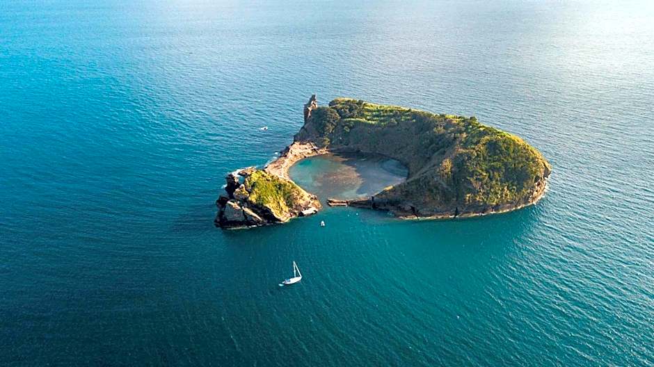 SALT LIPS - Azores Surf Experience