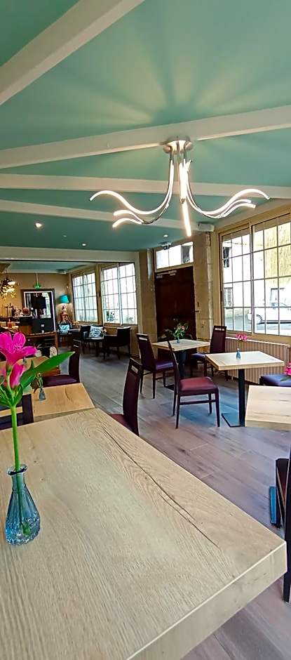 Logis Hôtel Restaurant La Vieille Auberge, Art and Gallery