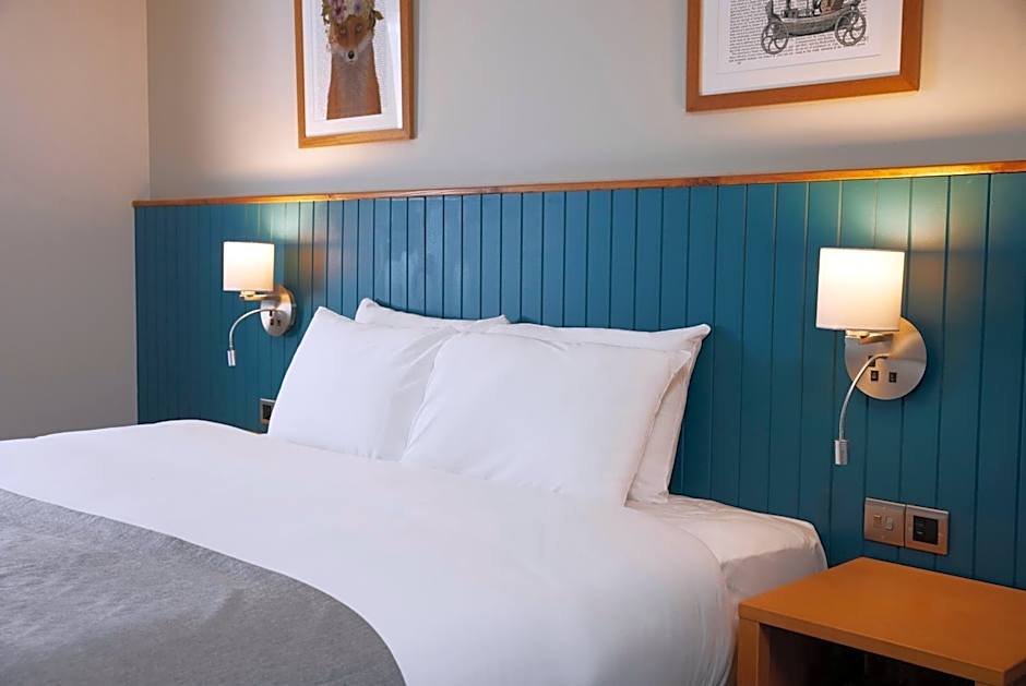 Holmfield Arms by Greene King Inns