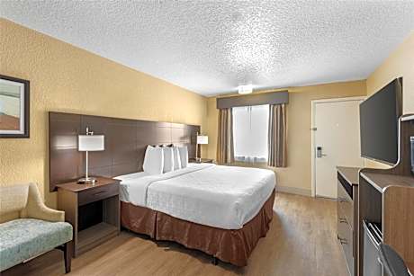 King Room - Mobility Accessible - Non-Smoking