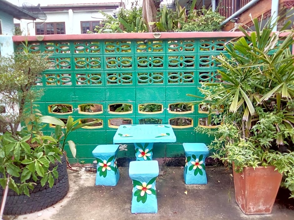 Ban Kru Ae mixed dorm