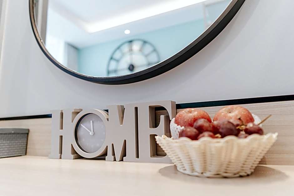 EMKA Lodge studio room the vertu apartemen ciputra world surabaya