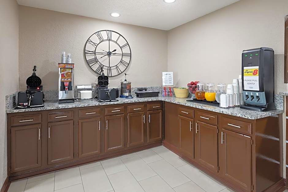 Super 8 by Wyndham Summersville