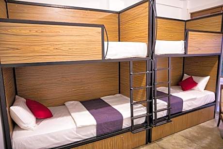 Bed in 8-Bed Mixed Dormitory Room with 10% Discount on Laundry