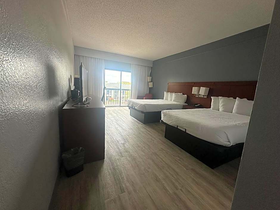 Super 8 by Wyndham Dallas Love Field Airport