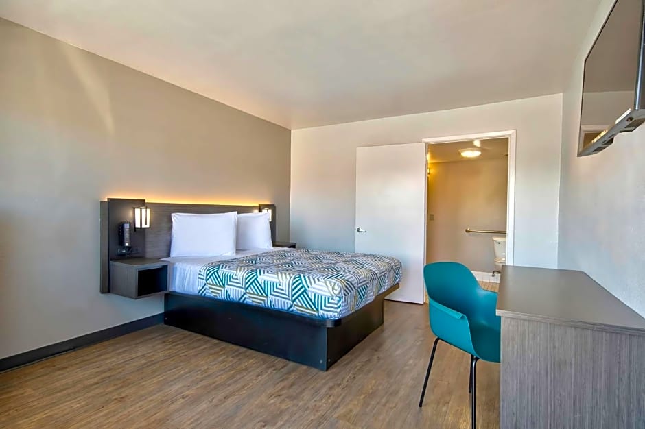 Motel 6-Albuquerque, NM - Carlisle