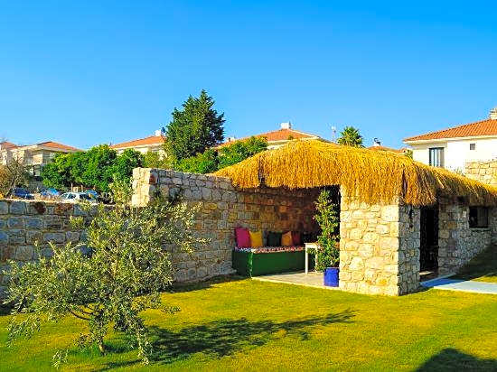 Karyada Hotel