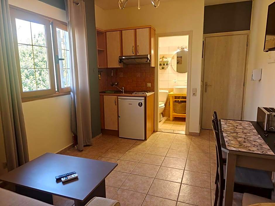 Helen's Studios & Apartments