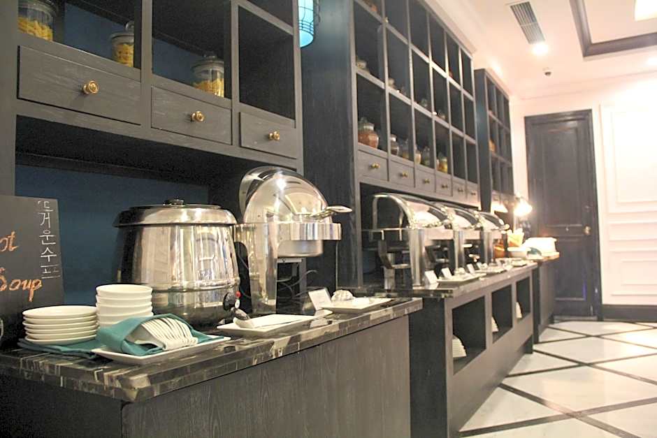 Manoir Des Arts Hotel