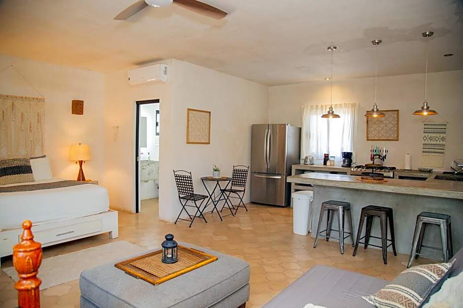 Pure Baja Private Suites-Upscale Property with Infinity Pool and Lush Gardens