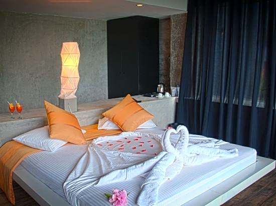 Oak Ray Hotel - Tea Bush Ramboda