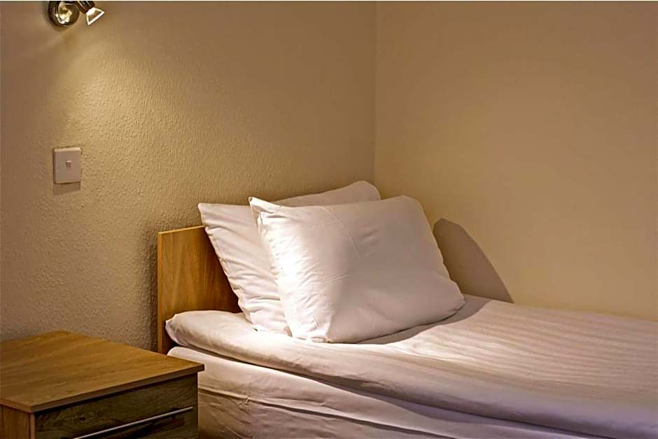 Central Hotel Golders Green