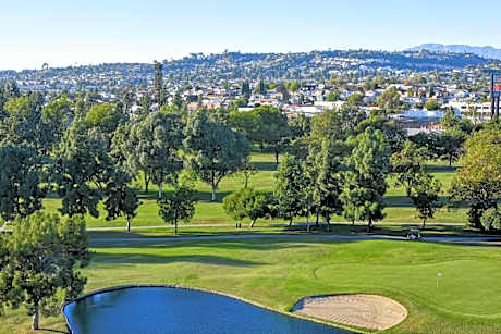 King Suite with Lake View - Non-Smoking