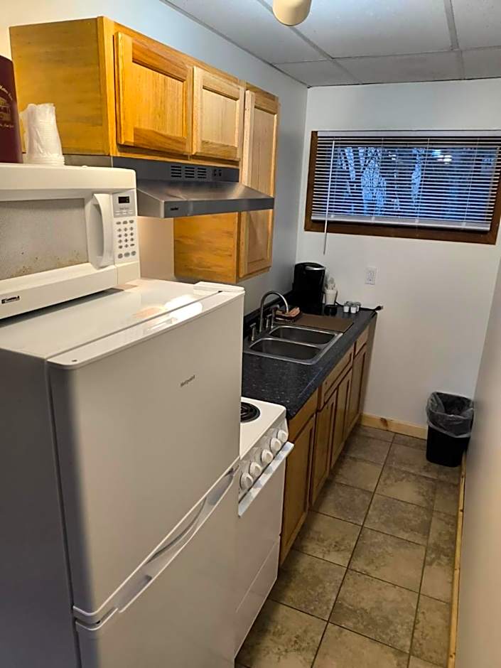 Sara Placid Inn & Suites