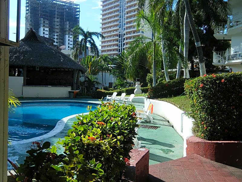 El Tropicano