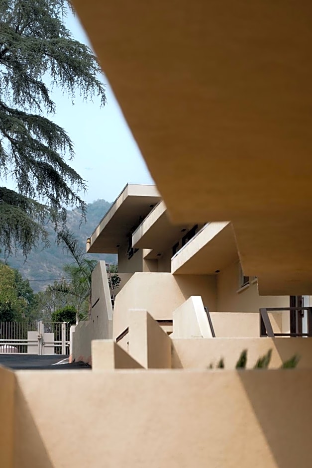 Hollywood Hills Hotel