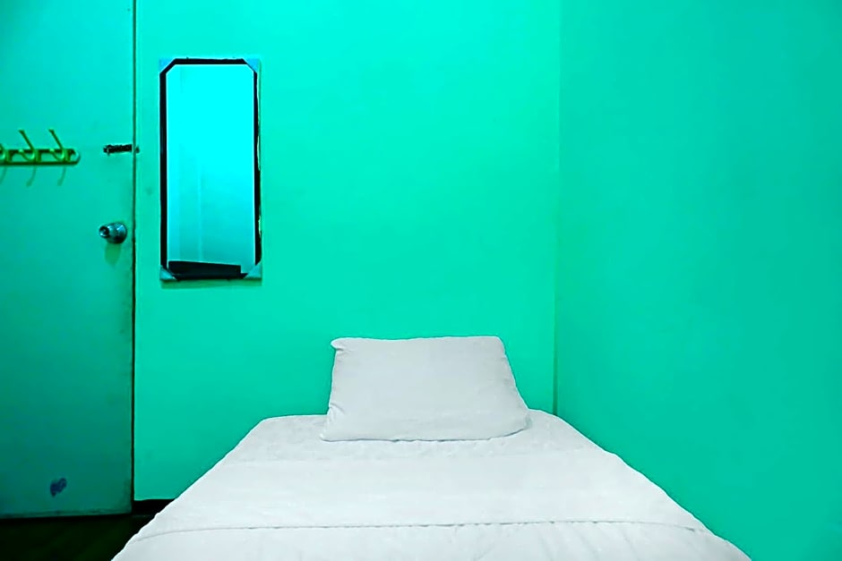 Hotel O Penginapan LorraNearPasar Oleh Oleh