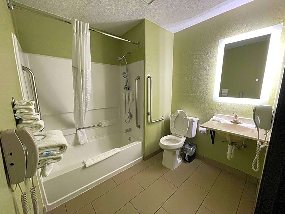 Super 8 by Wyndham Ithaca