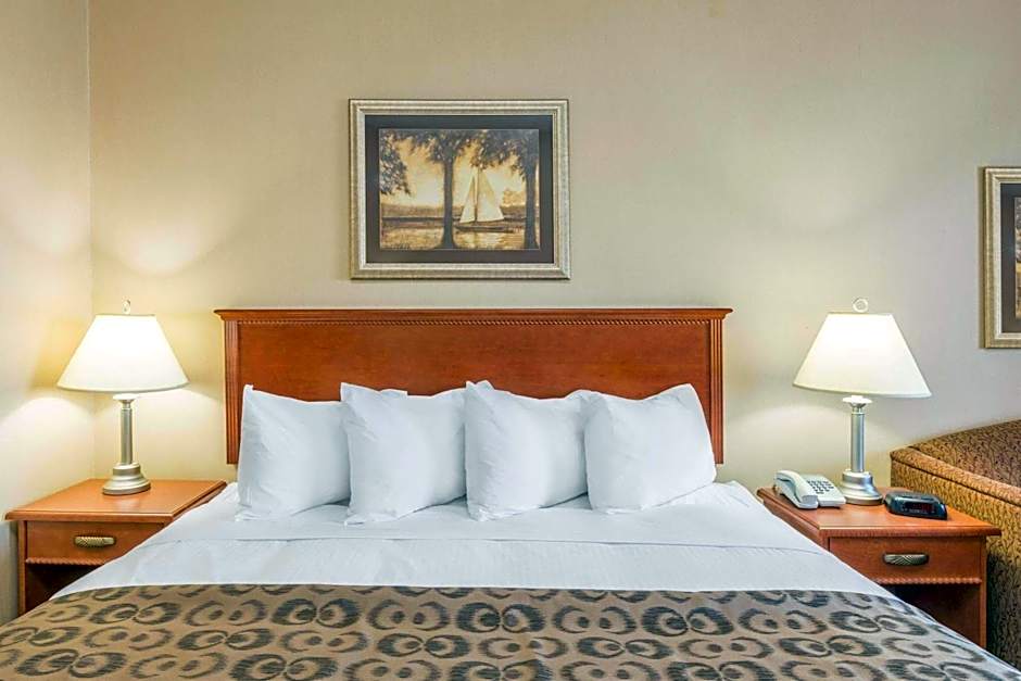 Ramada by Wyndham Clairmont/Grande Prairie