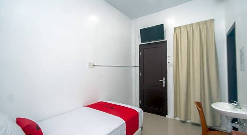 RedDoorz Syariah near Pelabuhan Ulee Lheue Banda Aceh