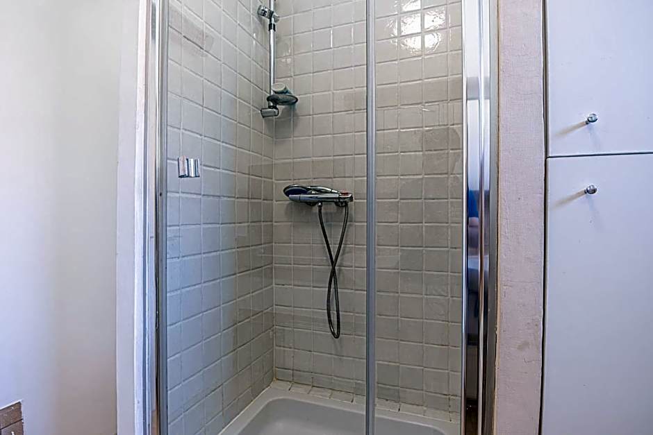 Comfy Rooms in Shared villa with Terrace and Garden