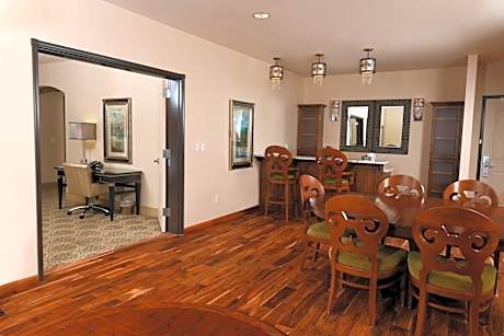 One-Bedroom King Suite - Mobility and Hearing Accessible