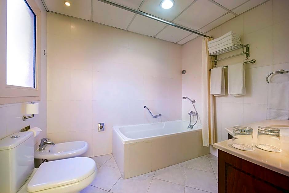 Al Hamra Village Hotel
