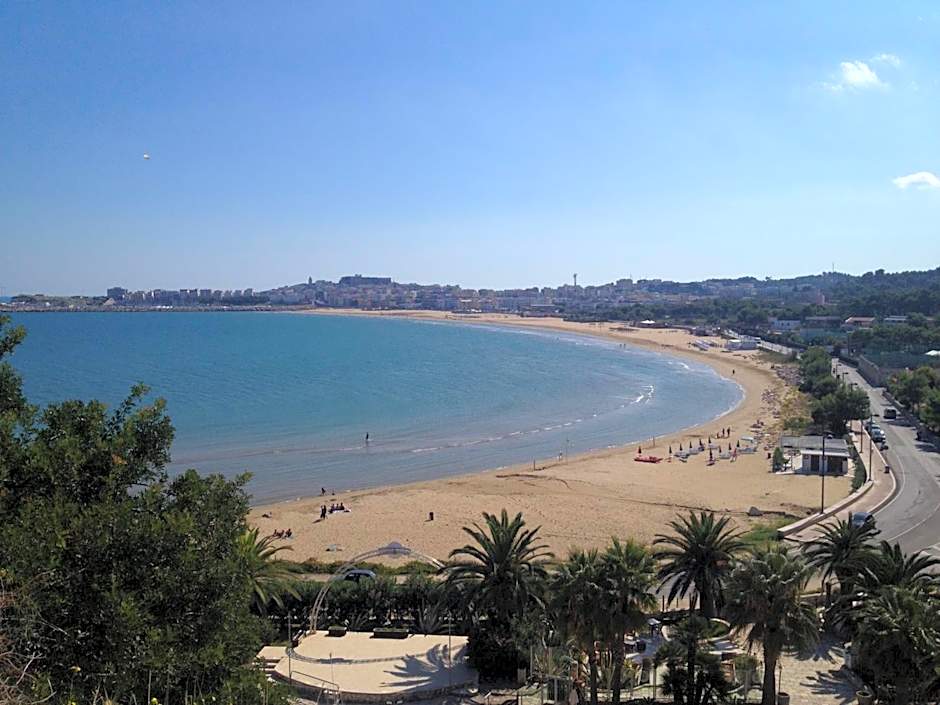 B&B Palazzo Manfredi Vieste, Fronte mare con Parcheggio