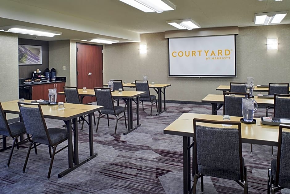 Courtyard by Marriott Detroit Troy