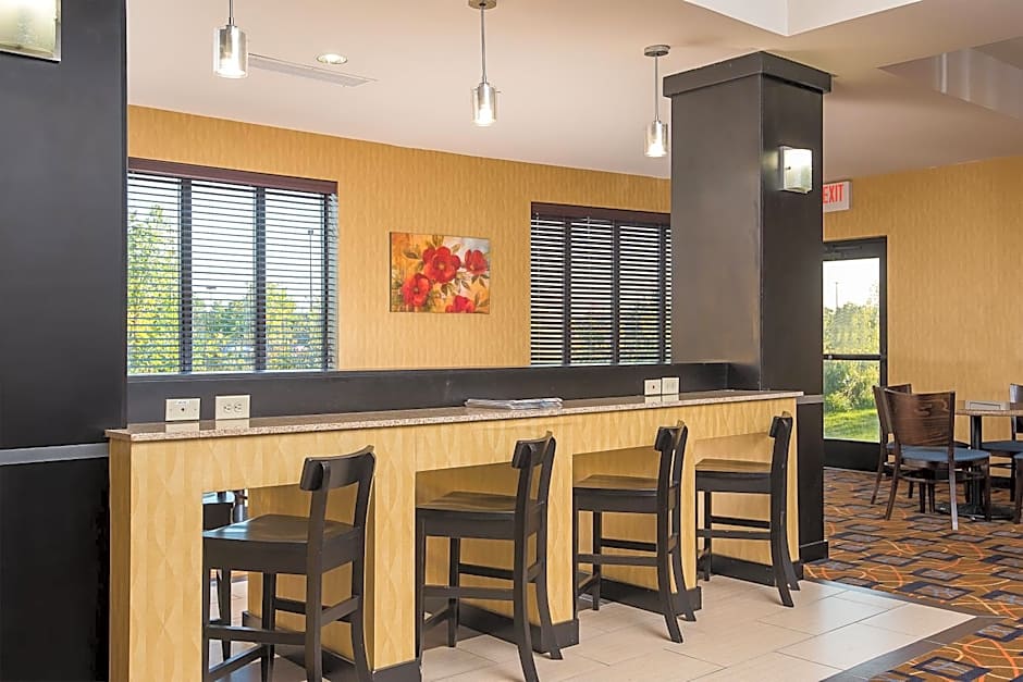 Holiday Inn Express and Suites Lafayette East By IHG