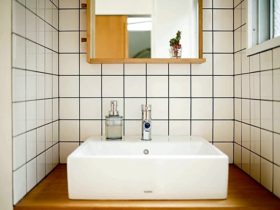 ROUTE - Cafe and Petit Hostel