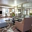 Days Inn & Suites by Wyndham Roseville/Detroit Area