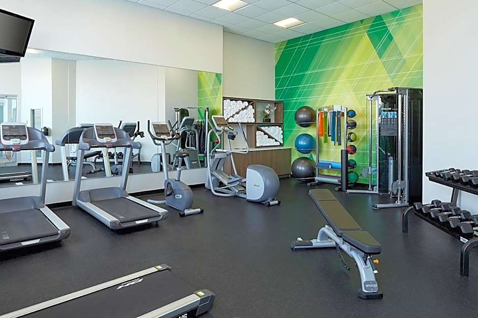 Holiday Inn & Suites Montreal Airport by IHG