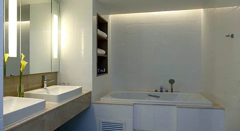 Louis Tavern Hotel - SHA Certified