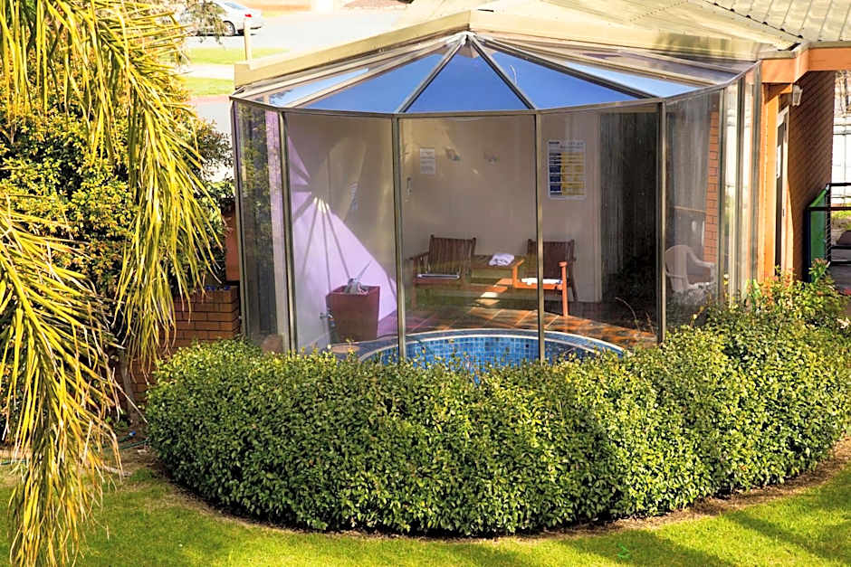 Crystal Fountain Motel