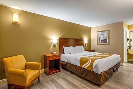 1 King Bed, Nonsmoking