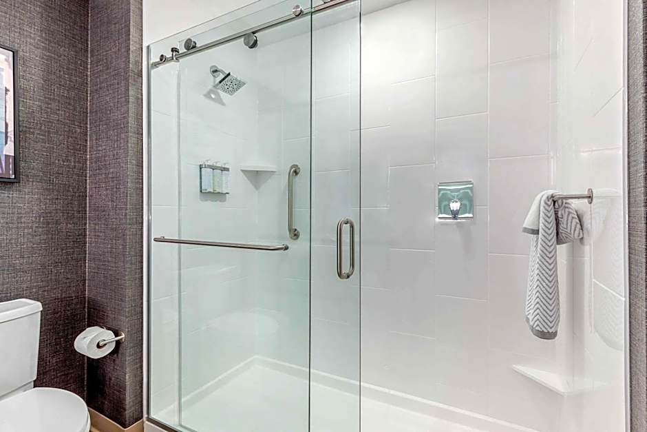 Cambria Hotel Milwaukee Downtown