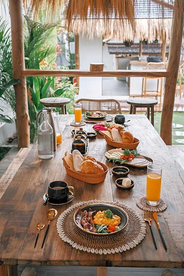 EHOA NYANYI BEACH Boutique Hotel - In front of entrance to NUANU