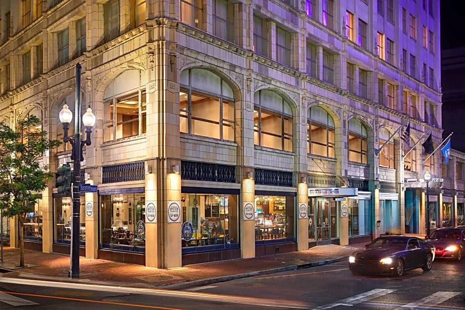 Renaissance New Orleans Pere Marquette French Quarter Area Hotel