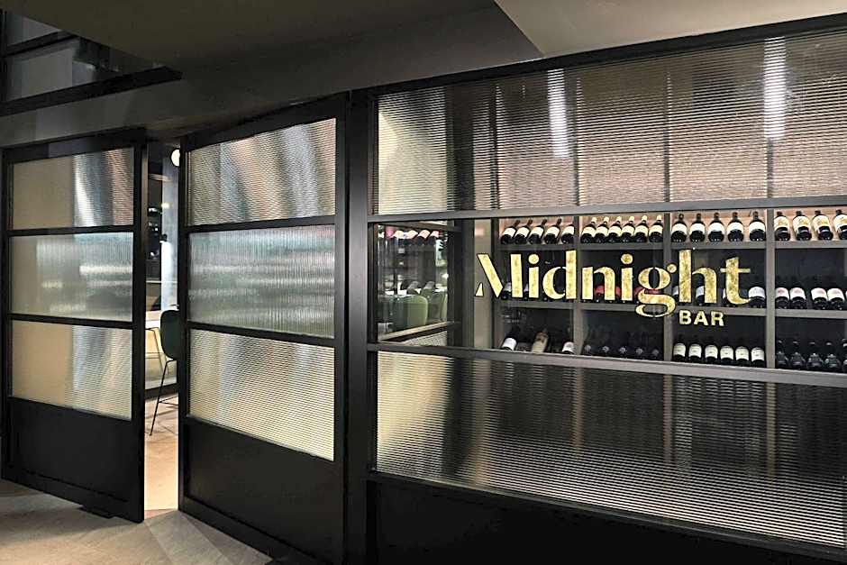 Midnight Hotel, Autograph Collection