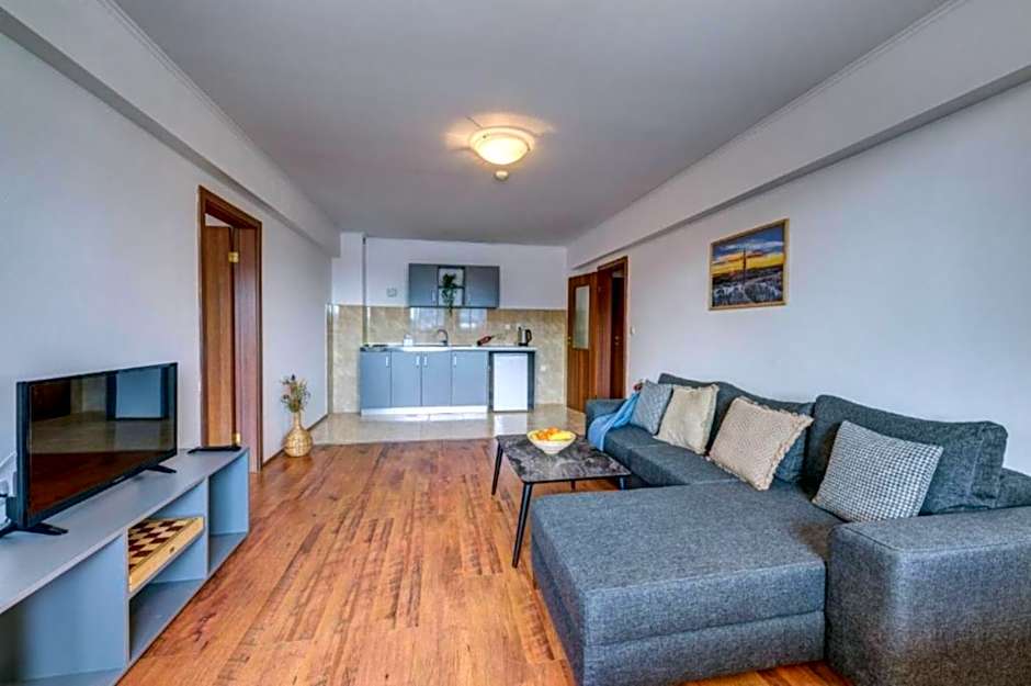 Silver Hills Rooms & Apartments with Free Parking