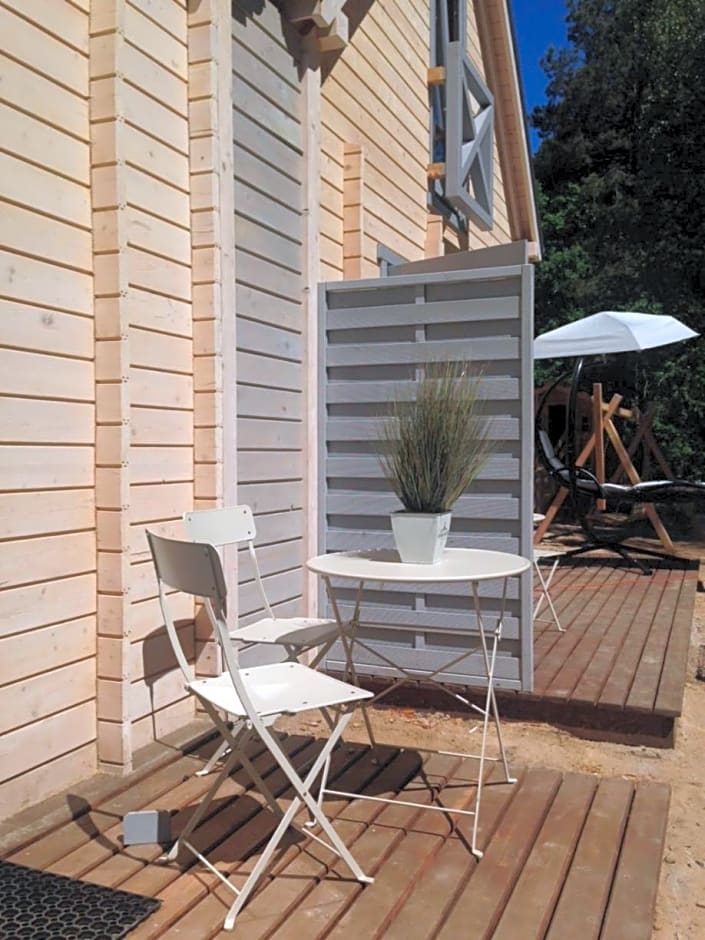 Domki Mi¿dzy Sosnami